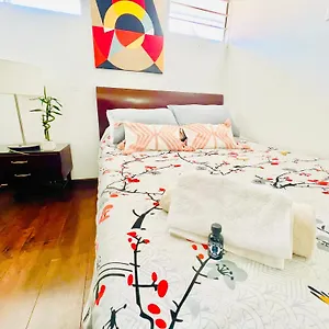 Apartaestudio En Usaquen Junto A Clinica Santa Fe , Bogotá Colombia